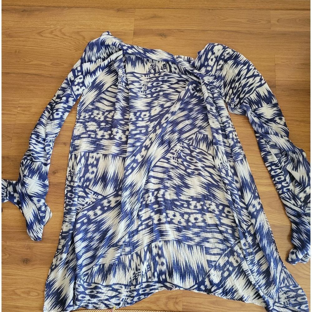 Michael Stars Ruana- Blue and‎ White Scarf, Sarong, Shawl, Cover Up, Kimono